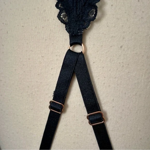 Savage X Fenty Black Lace Bra Bralette Plunging V-Neck and Wide Straps Large? - Picture 4 of 6